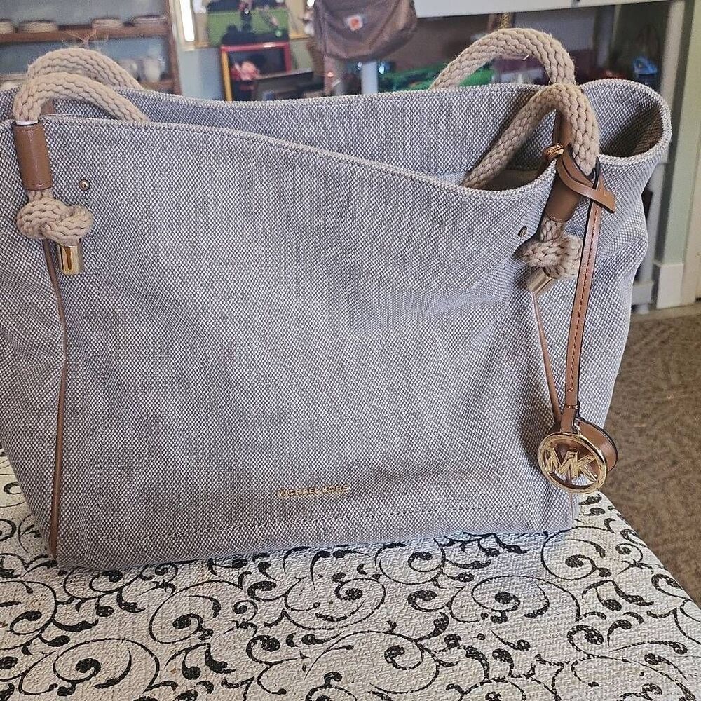 Michael Kors Isla Bag